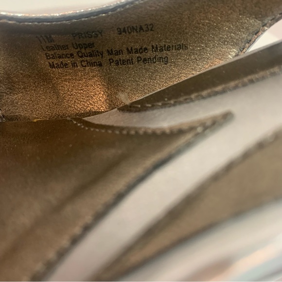 NATURALIZER metallic silver strappy sandals are the comfort line size 11 - Picture 16 of 16